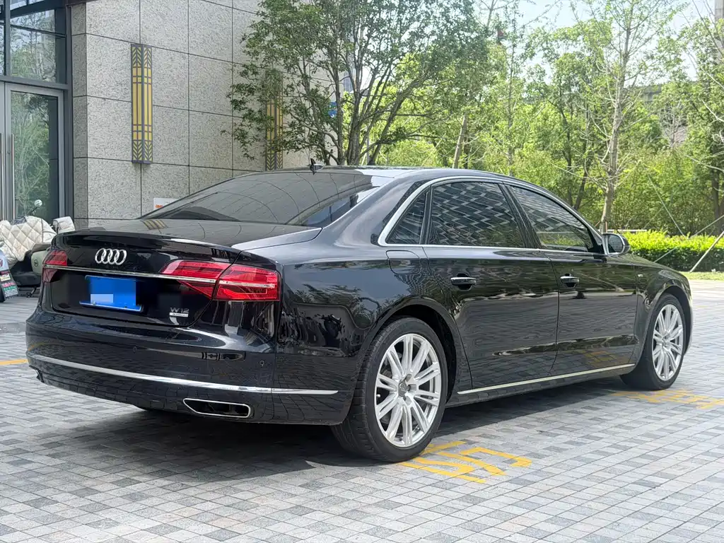 Audi A8 2016 — фото 32