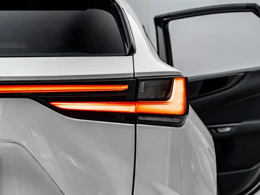 Lexus NX 2023 — фото 35