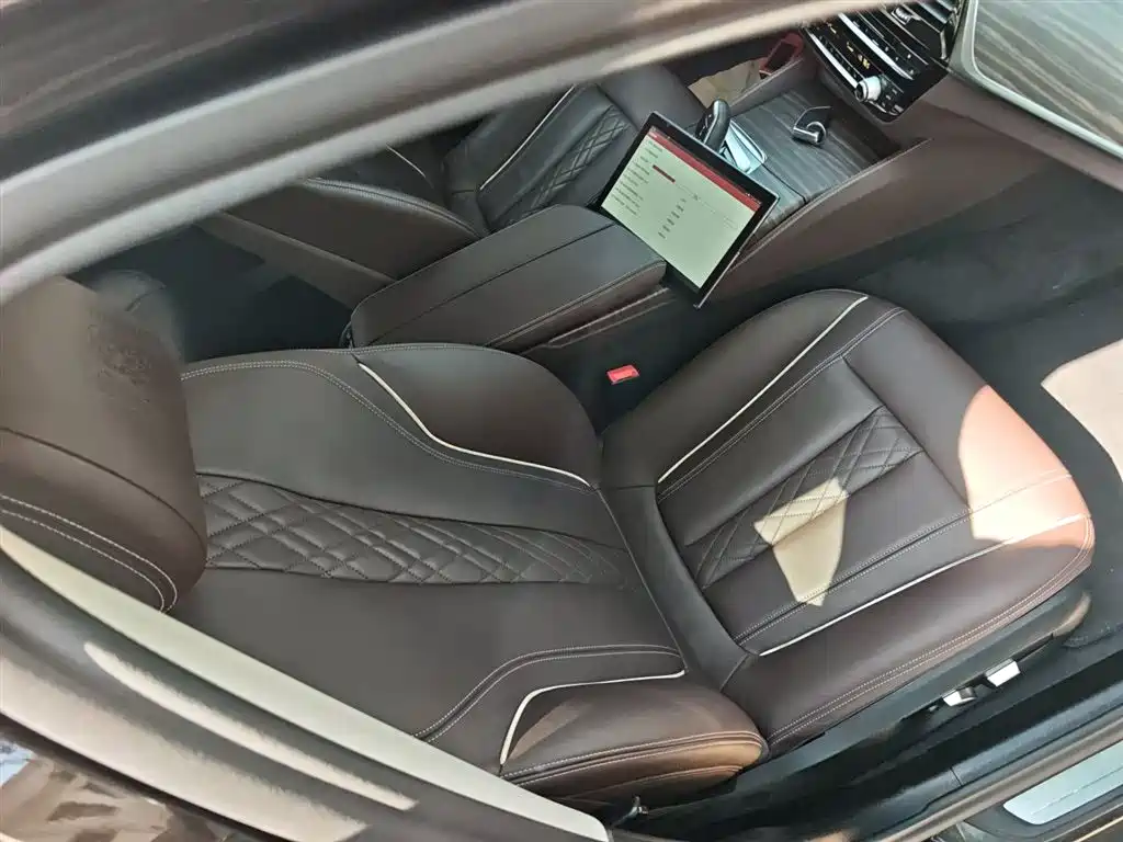 BMW 5 Series 2018 — фото 20