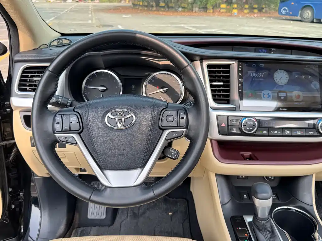 Toyota Highlander 2017 — фото 14