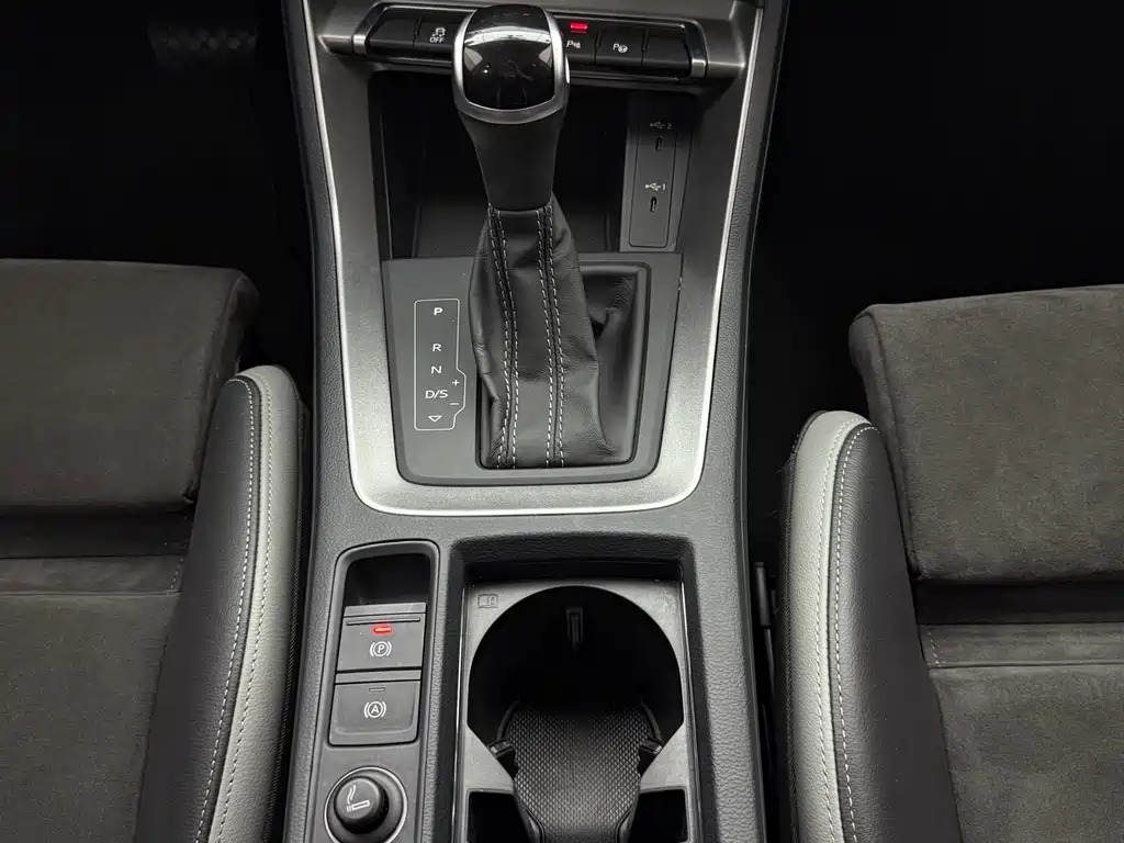 Audi Q3 2021 — фото 16