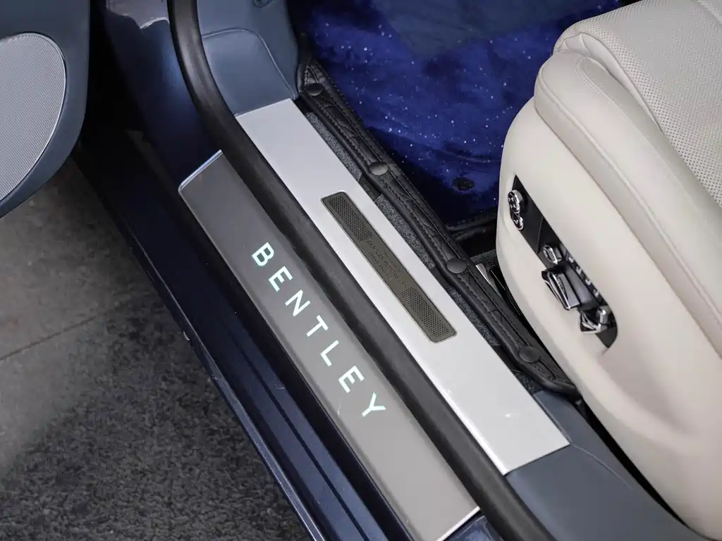 Bentley Flying Spur 2023 — фото 24