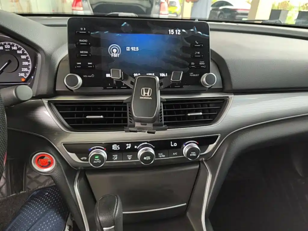 Honda Accord 2020 — фото 18