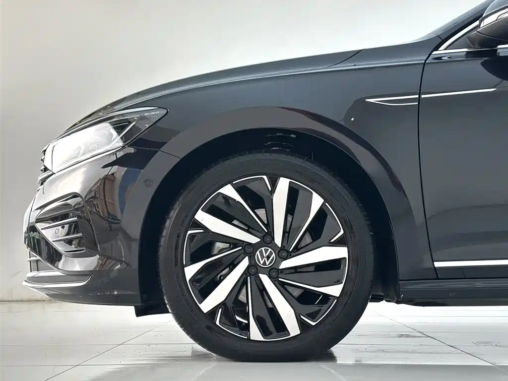 Volkswagen Passat 2023 — фото 9