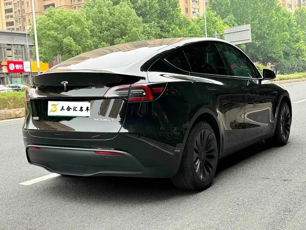 Tesla Model Y 2022 — фото 10