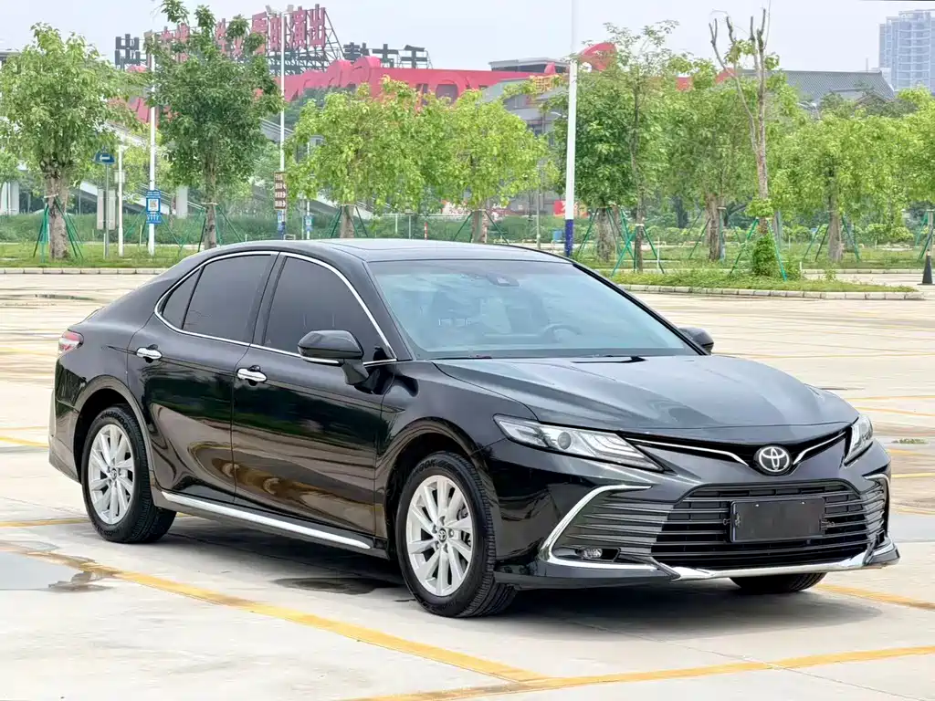 Toyota Camry 2023 — фото 2