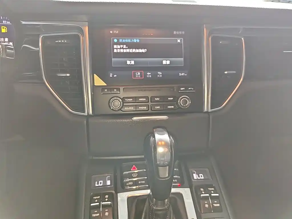 Porsche Macan 2016 — фото 12