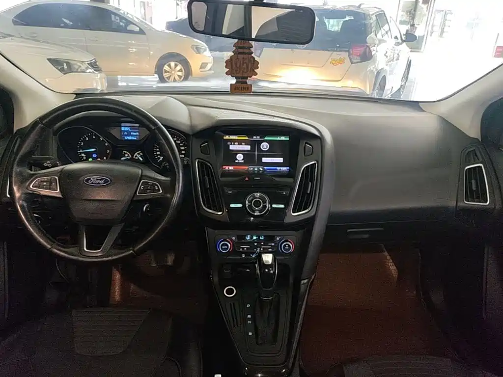 Ford Focus 2016 — фото 10