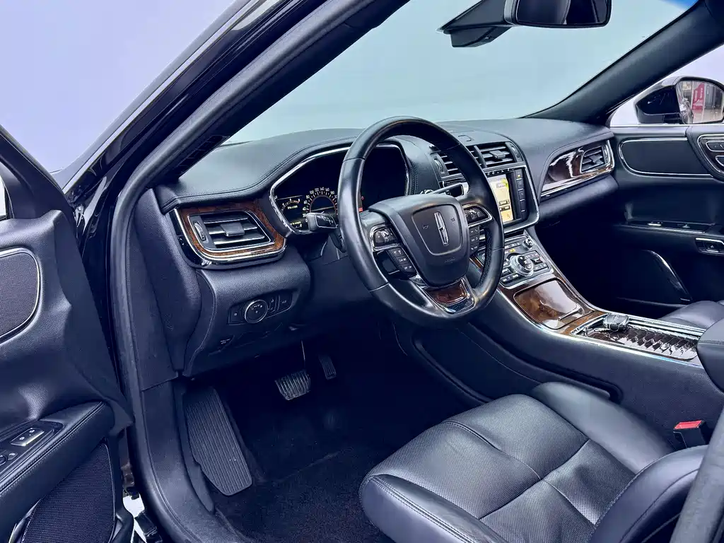 Lincoln Continental 2019 — фото 10