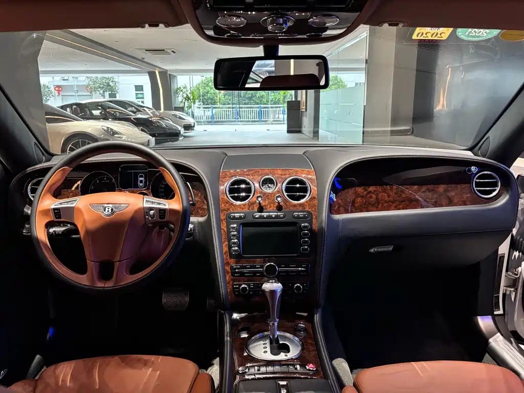 Bentley Flying Spur 2011 — фото 16