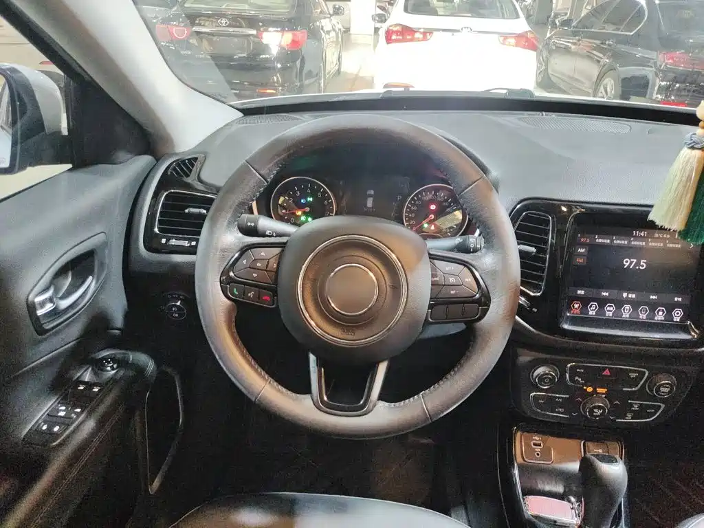 Jeep Compass 2020 — фото 7