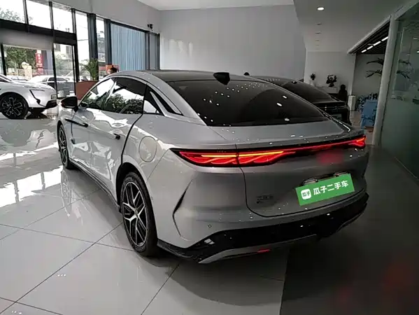 BYD Han L 2025