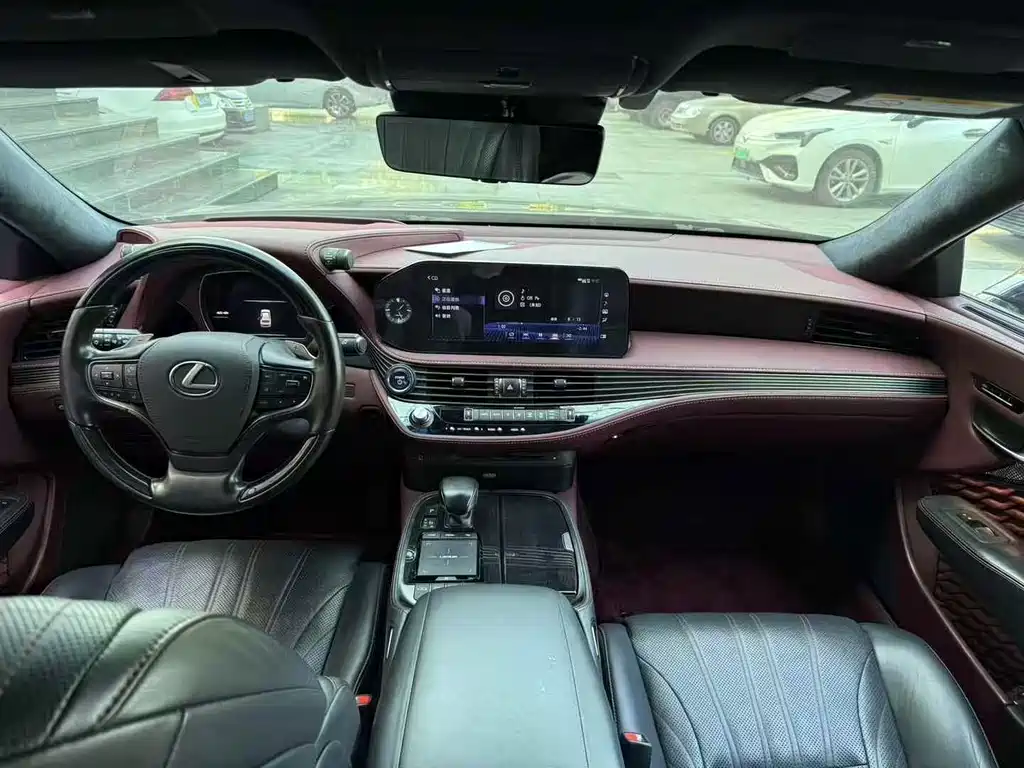 Lexus LS 2022
