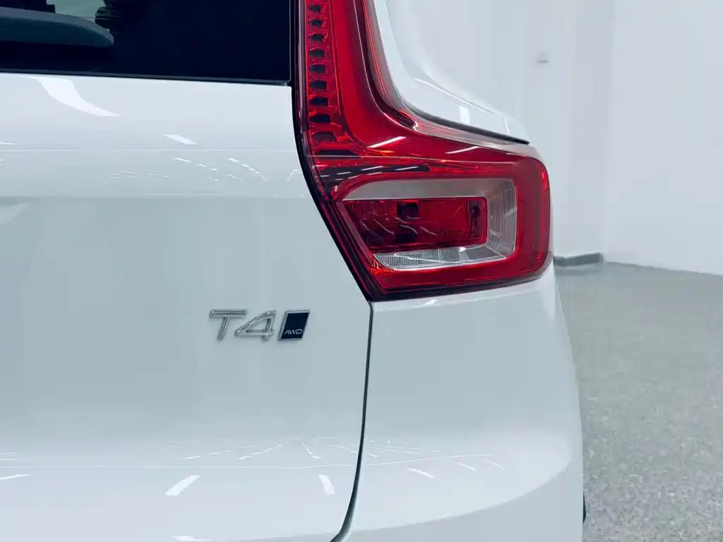 Volvo XC40 2022 — фото 14