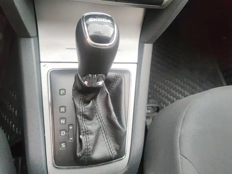 Skoda Octavia 2013 — фото 16