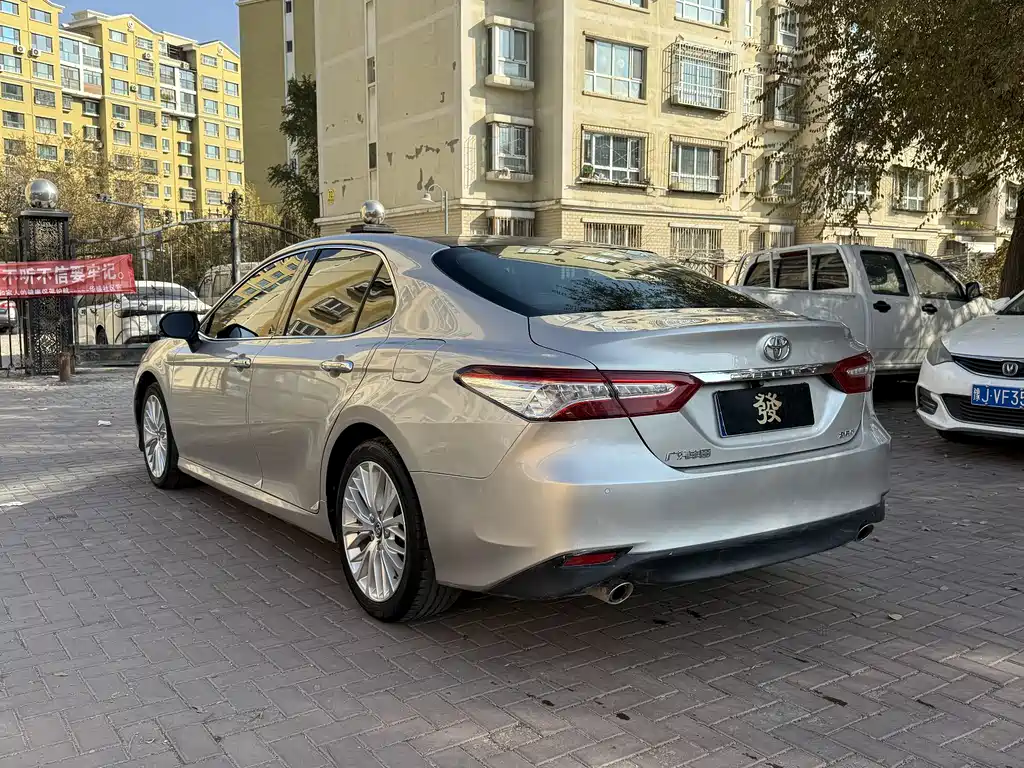 Toyota Camry 2021 — фото 5