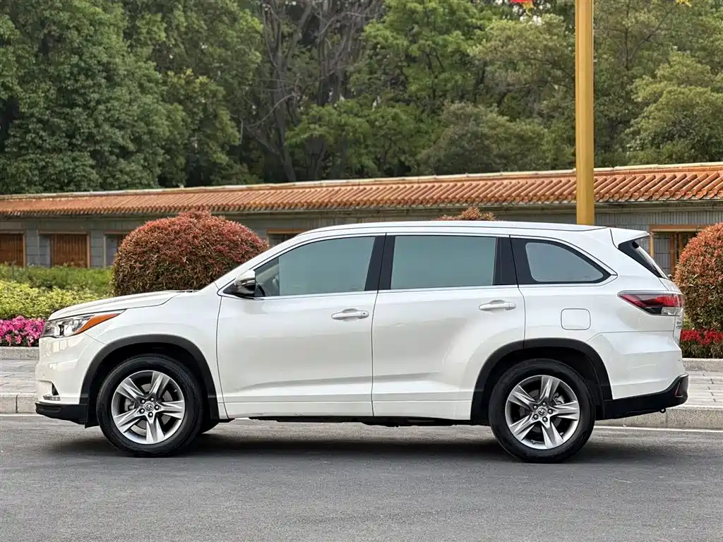 Toyota Highlander 2015 — фото 3