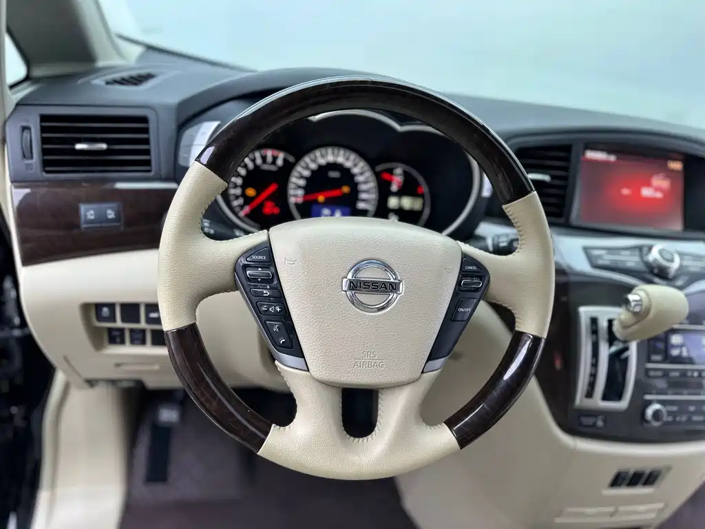 Nissan Quest 2017 — фото 17