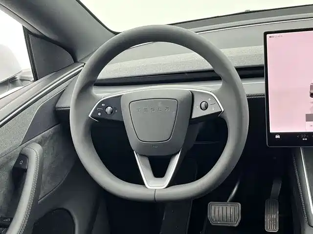 Tesla Model Y L 2026 — фото 16