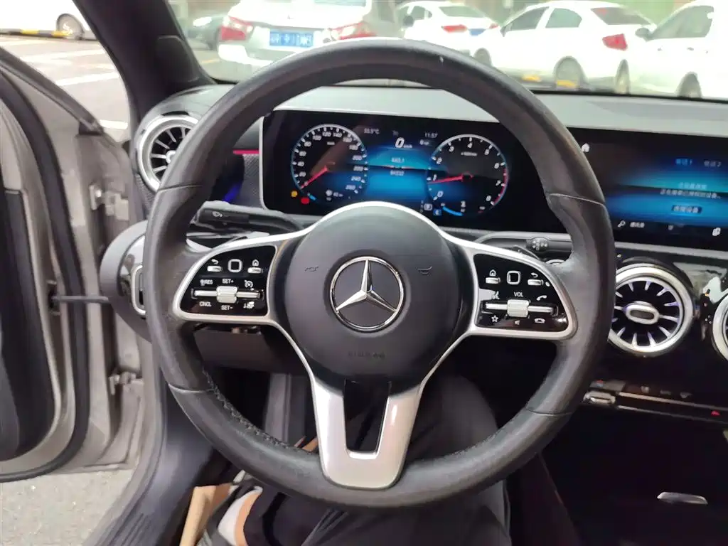 Mercedes-Benz A-Class 2020 — фото 3