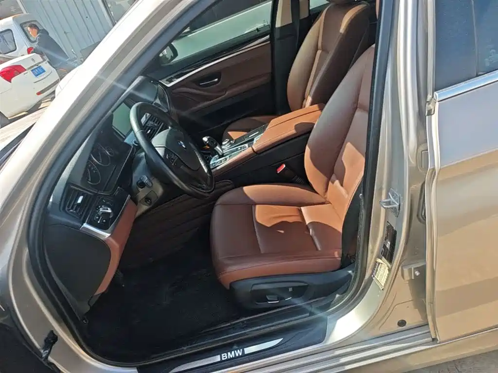 BMW 5 Series 2016 — фото 15