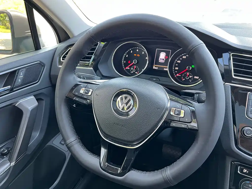 Volkswagen Tiguan L 2017 — фото 14