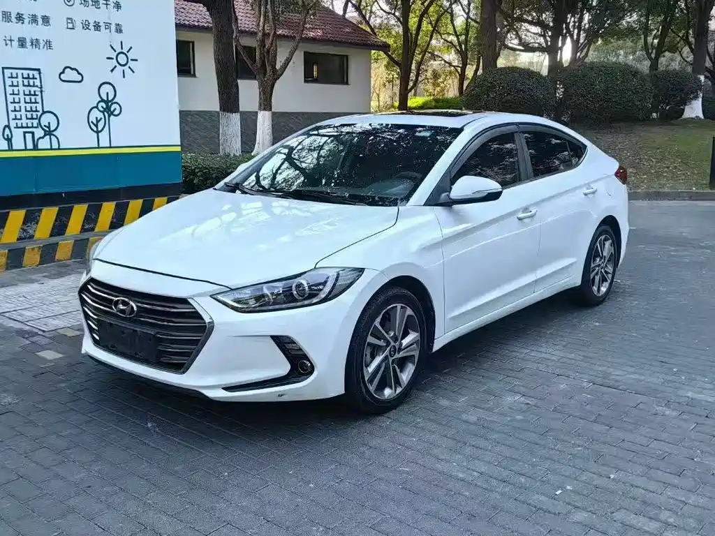 Hyundai Elantra 2017 — фото 1