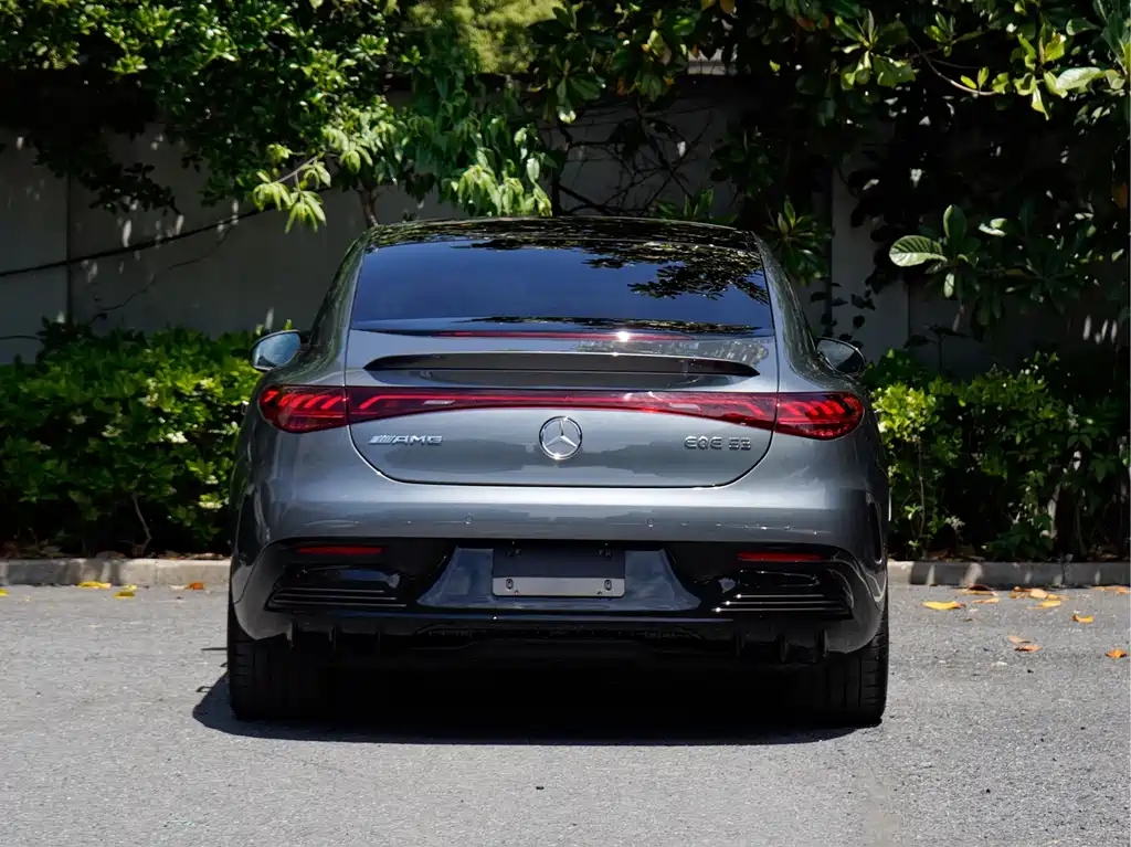 Mercedes-Benz EQE AMG 2025 — фото 4