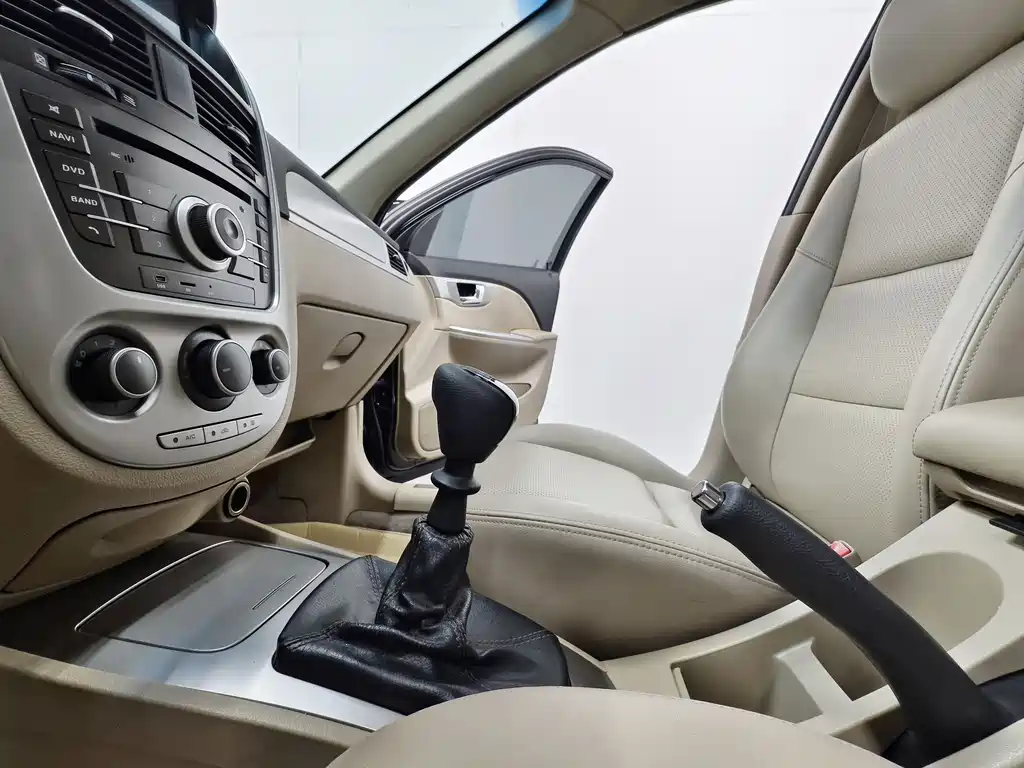 Buick Excelle 2013 — фото 12