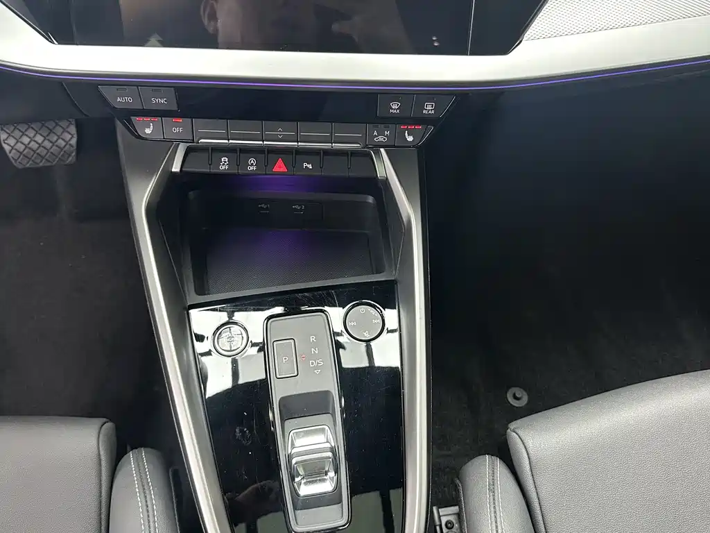 Audi A3 2023 — фото 14