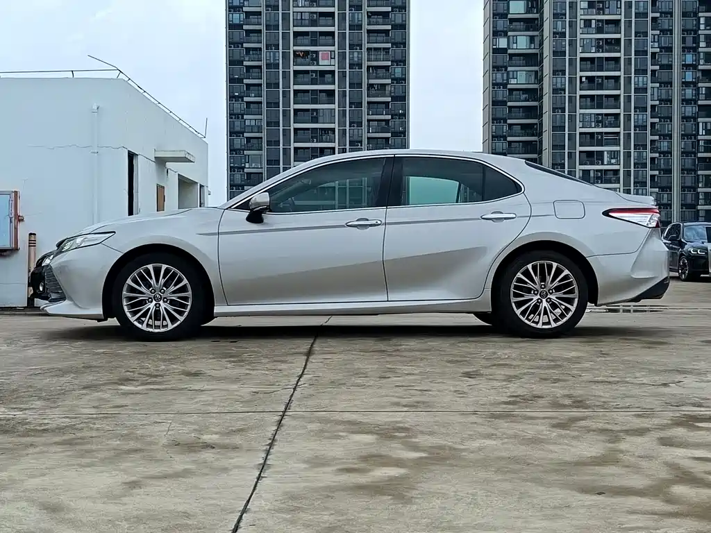 Toyota Camry 2018 — фото 9