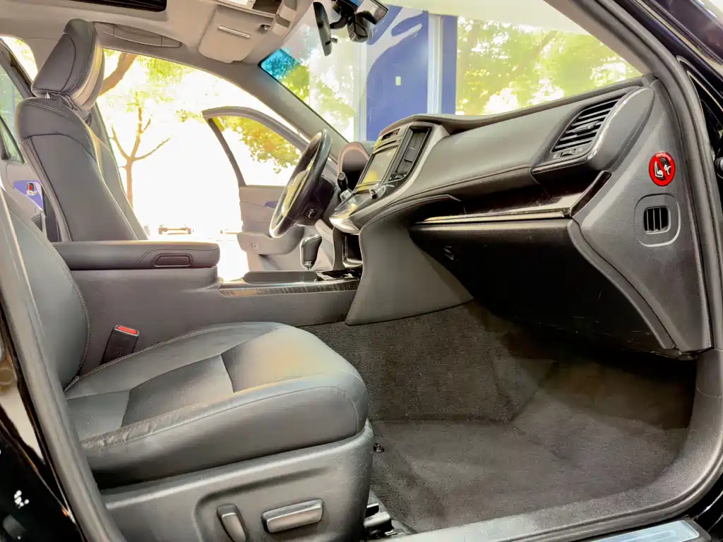 Toyota Crown 2018 — фото 13