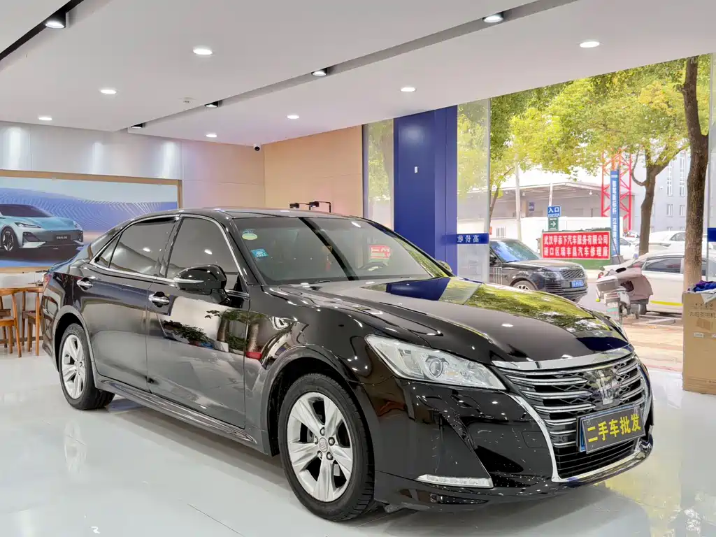 Toyota Crown 2018