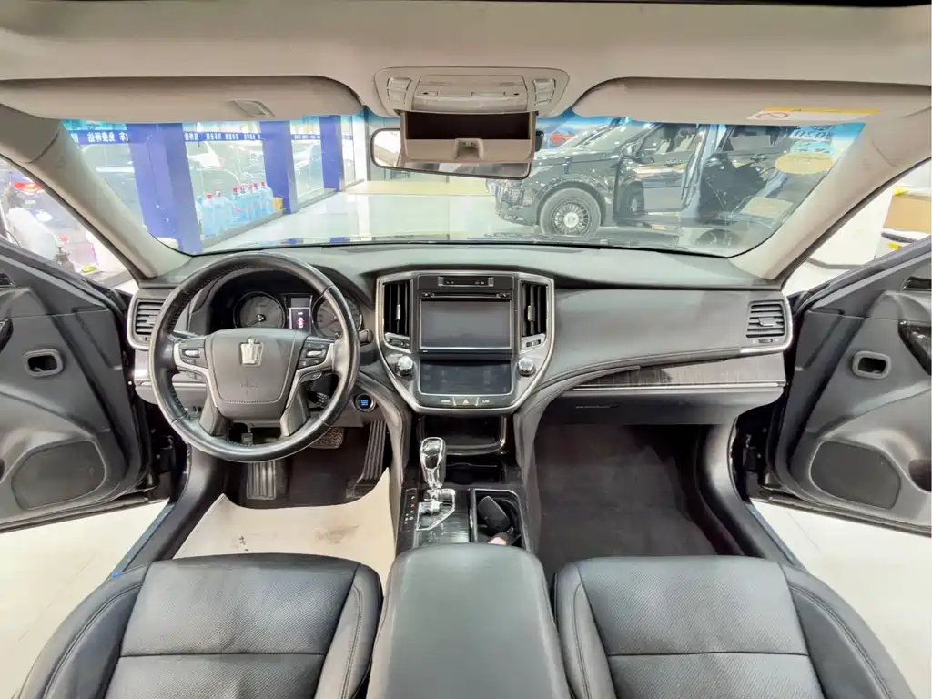 Toyota Crown 2018