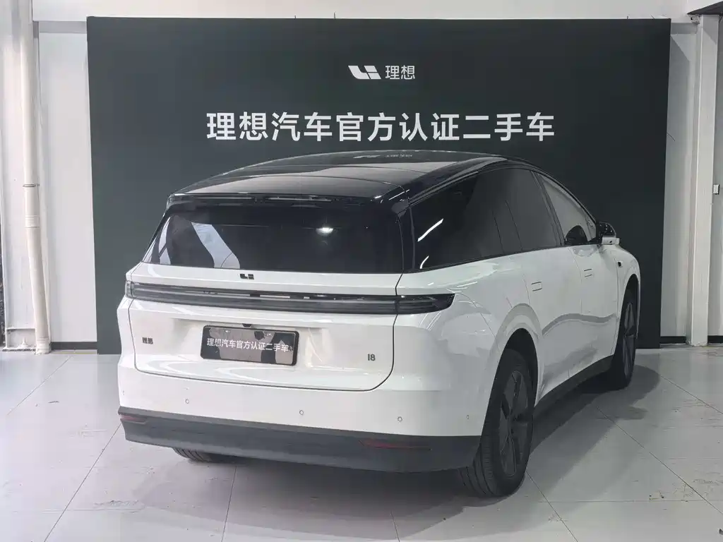 Li Auto i8 2025