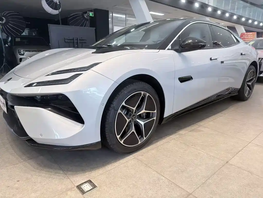 Lotus EMEYA 2025