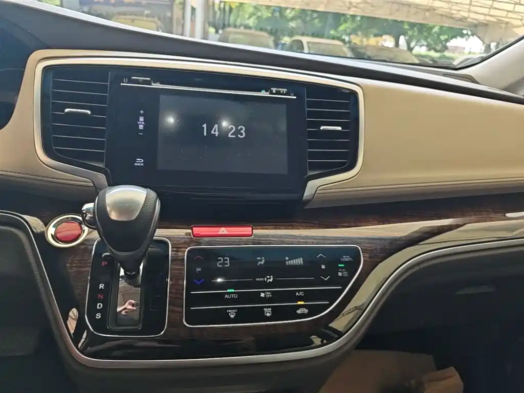 Honda Odyssey 2017 — фото 13