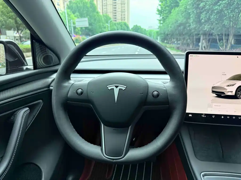 Tesla Model Y 2024 — фото 14