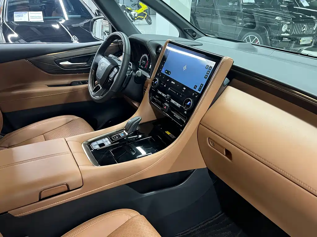 Toyota Alphard 2023 — фото 20