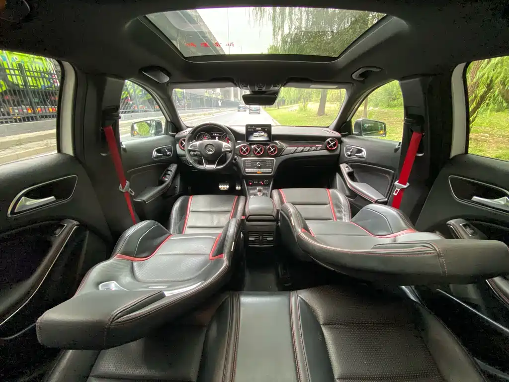 Mercedes-Benz GLA AMG 2018 — фото 24