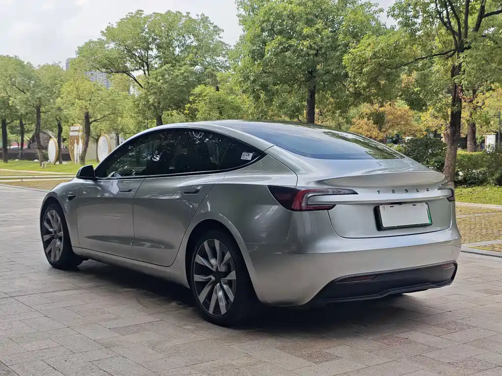 Tesla Model 3 2025 — фото 4