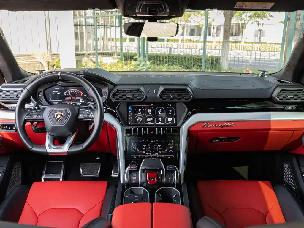 Lamborghini Urus 2019 — фото 10