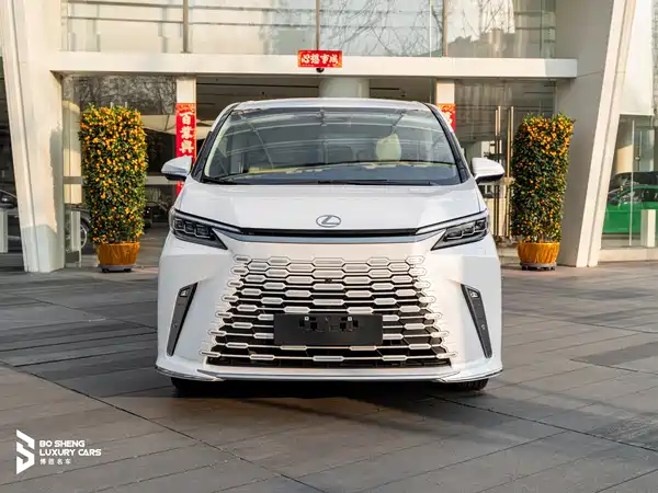 Lexus LM 2025