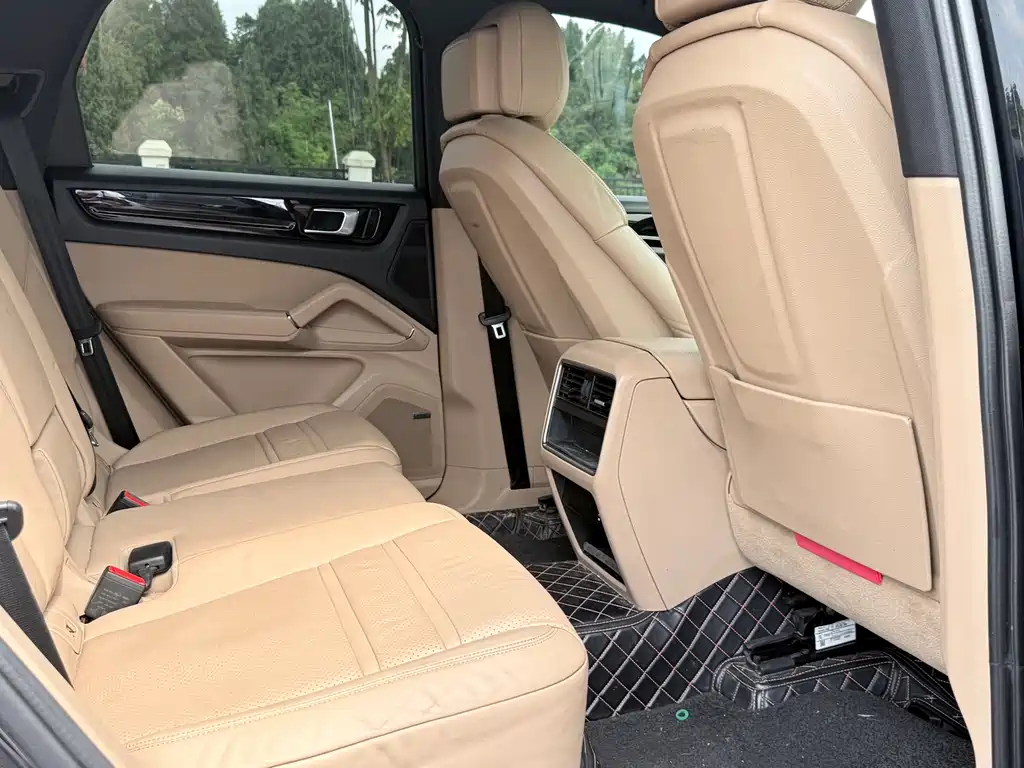 Porsche Cayenne Hybrid 2021 — фото 13