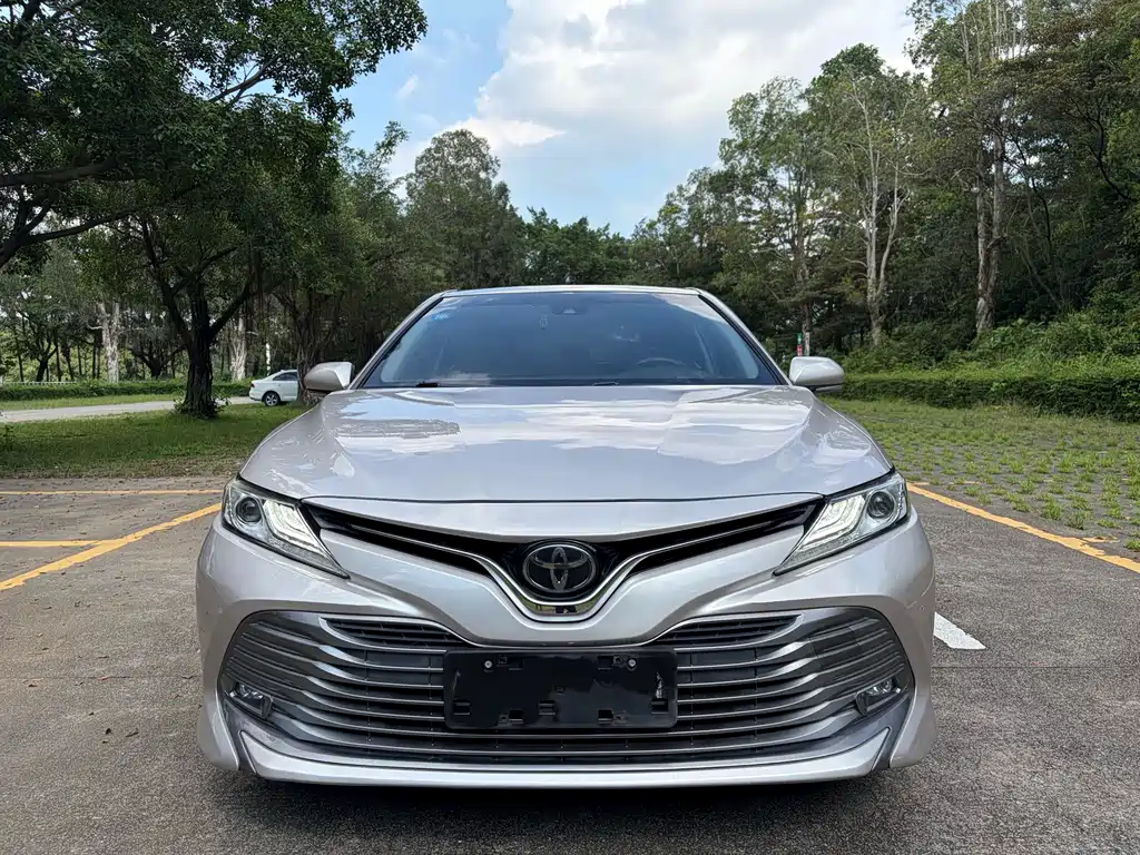 Toyota Camry 2018 — фото 2