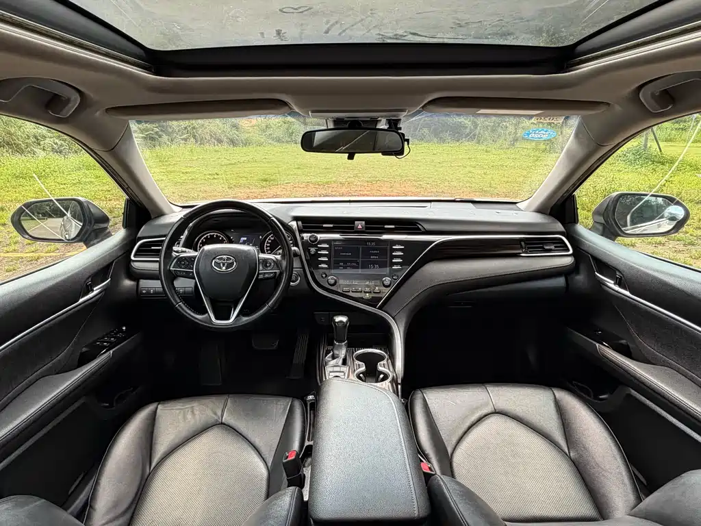 Toyota Camry 2018 — фото 18