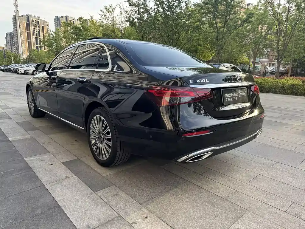 Mercedes-Benz E-Class 2022 — фото 18