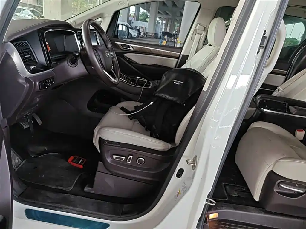 GAC Motor Trumpchi M8 2022 — фото 15
