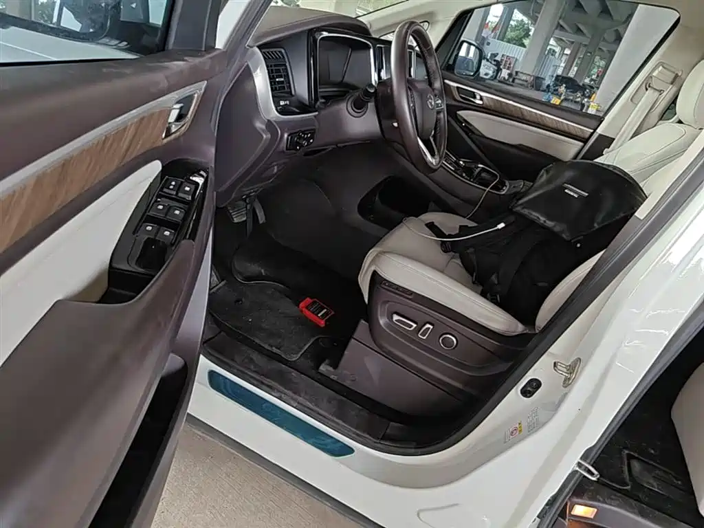 GAC Motor Trumpchi M8 2022 — фото 16
