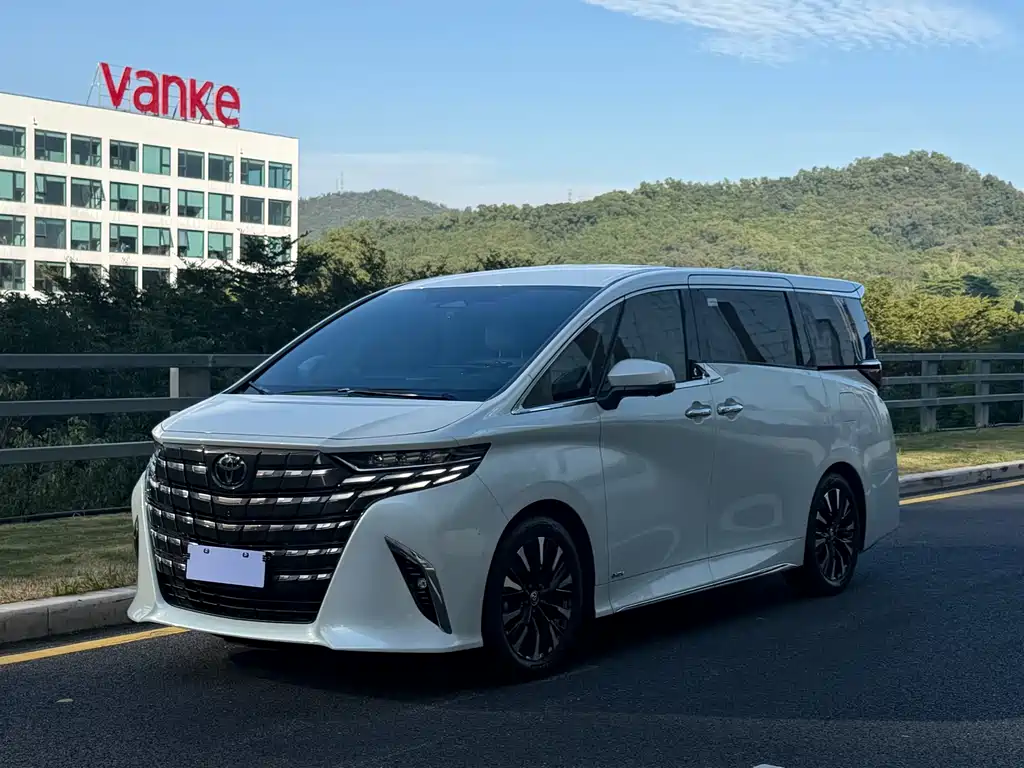 Toyota Alphard 2024 — фото 1